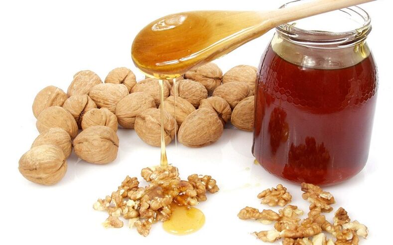 Волоські горіхи з медом – проста і смачна страва, що допомагає впоратися з імпотенцією